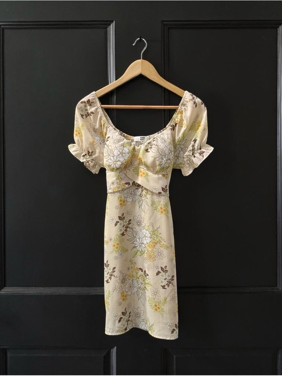 Madden Nyc Dresses & Skirts - Madden NYC Women’s Floral Puff-Sleeve Dress in Yellow Cream! Small!